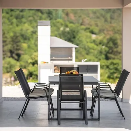 Hillsea Villa *